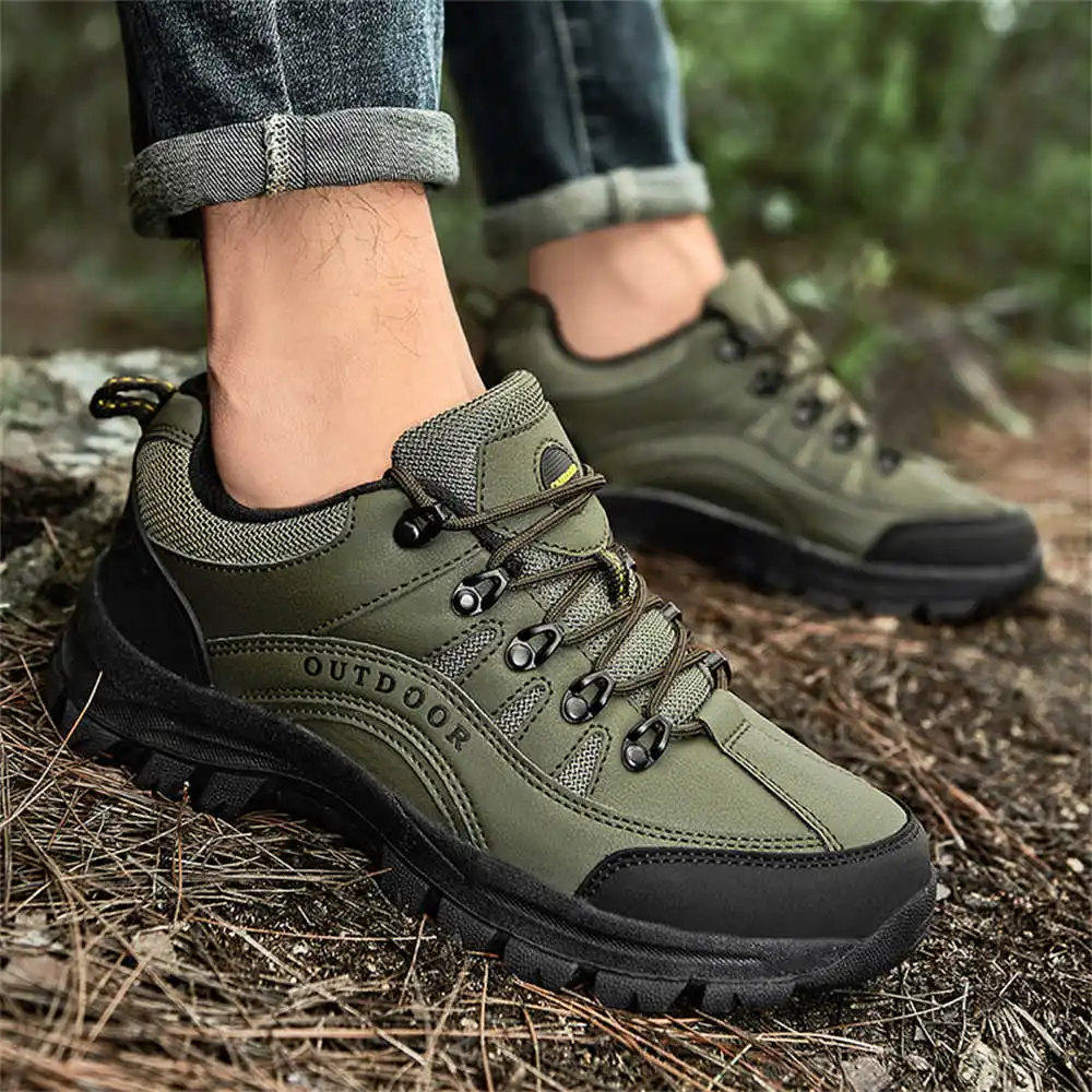 Homens e Mulheres Andando Sapa - Men Shoes Types Name avaliação e preço